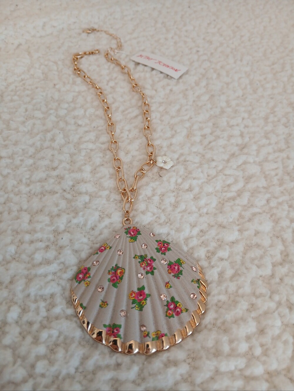 Betsey Johnson Seashell Necklace NWT